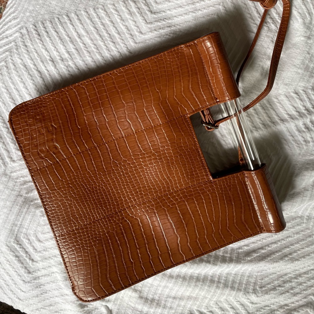 BEIS The Crossbody in Cognac travel purse